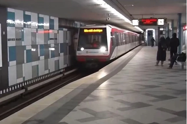 Stravičan slučaj u Hamburgu: Muškarac pod vlak povukao djevojku koju nije poznavao, oboje poginuli